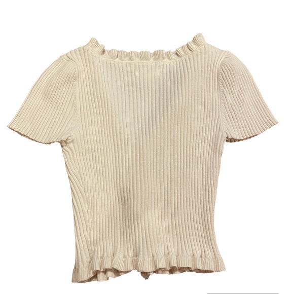 Cute White Top (Slightly Cropped) - Picture 2 of 3